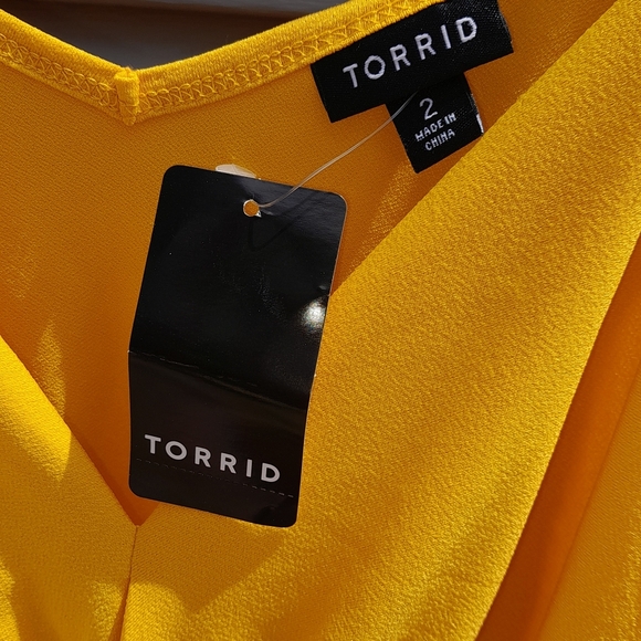 Torrid Bright Yellow V-Neck Spaghetti Straps Tank Top Blouse Womens 2X NWT - Picture 2 of 6